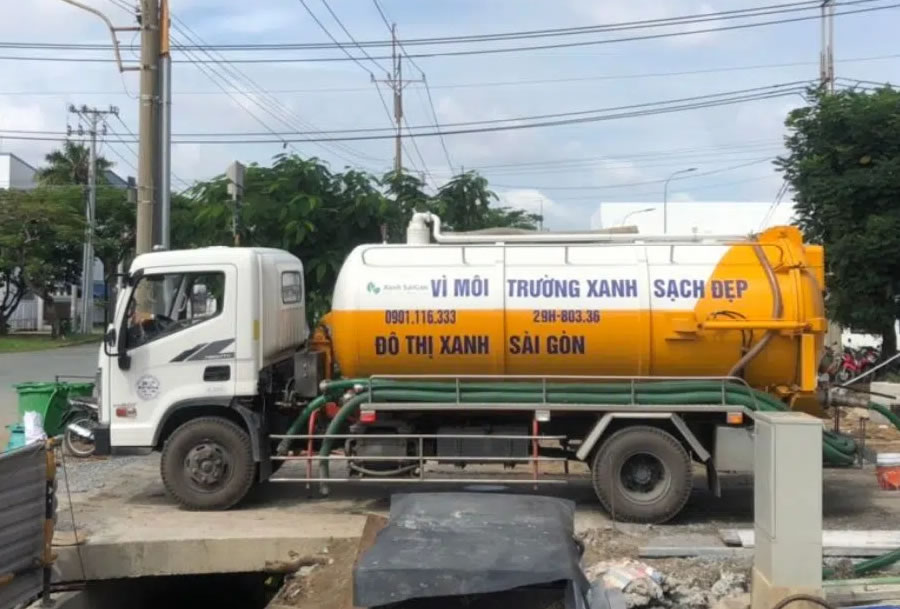 Nạo v&eacute;t th&ocirc;ng tắc cống hố ga tại TP Vinh Nghệ An